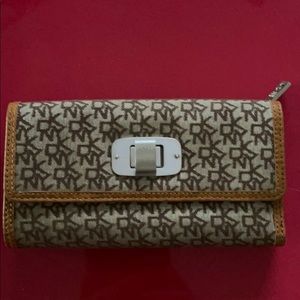 DKNY wallet